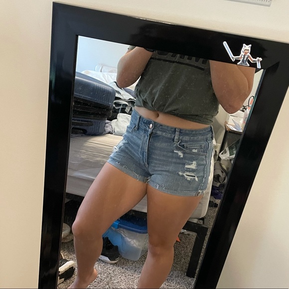 AE high-rise shorts - Picture 2 of 3